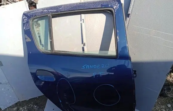 Dacia Sandero Rear door