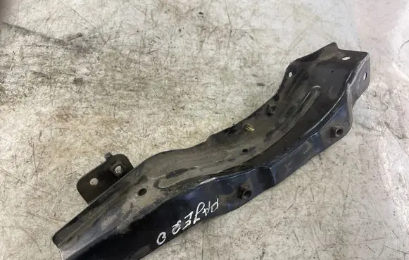 Top upper radiator support slam panel