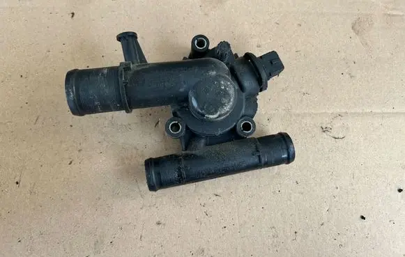 Renault Scenic II - Grand scenic II Thermostat/thermostat housing 8200112054