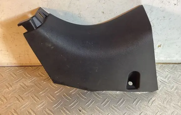 Foot area side trim