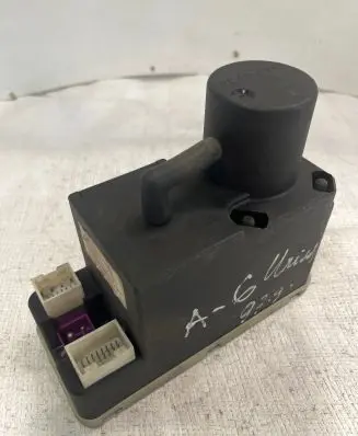 Audi A6 S6 C4 4A Central locking vacuum pump 4A0862257G