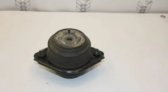 Mercedes-Benz R W251 Engine mount bracket A2512402717