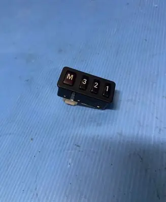 BMW 7 E38 Seat control switch 8352160