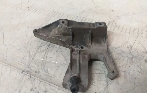 Audi A4 S4 B7 8E 8H Engine mounting bracket 03G131159B