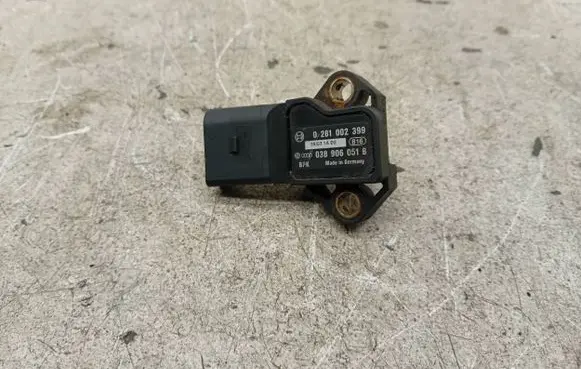 Volkswagen Touran I Air pressure sensor 038906051B 0281002399