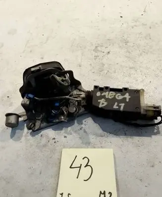 Opel Omega B2 Rear door lock 90493703