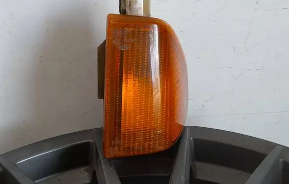 Ford Escort Front indicator light 81AG13369AA