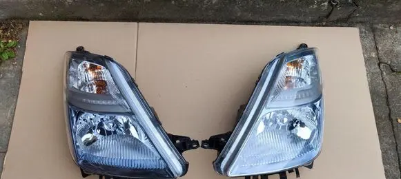 Toyota Prius (NHW20) Headlight part 8113047181