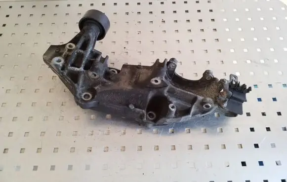 Nissan Qashqai+2 Generator/alternator bracket 8200881264