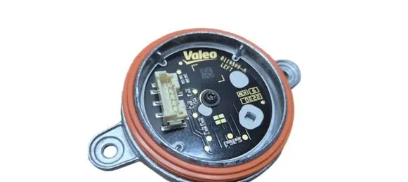 Toyota Corolla Cross Voltage converter/converter module 