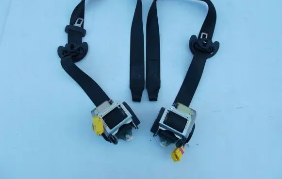 Volkswagen Golf V Front seatbelt 1K3857705C