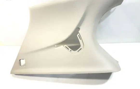 Chrysler Pacifica (D)pillar trim (top) 5RJ071D2AG 20180821 DPMLK698