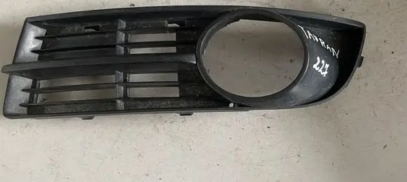 Volkswagen Touran I Front bumper lower grill 1T0853665A 13404