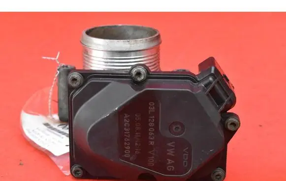Volkswagen PASSAT CC Throttle body valve 03L128063R