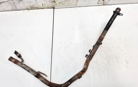 Engine coolant pipe/hose