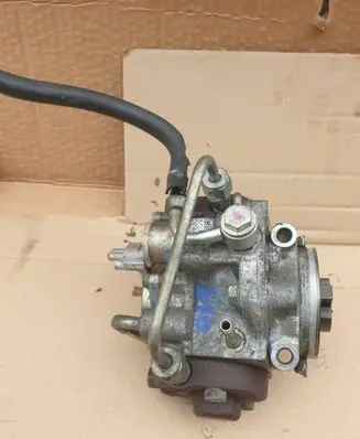 Toyota Avensis T250 Fuel injection high pressure pump 221000R020