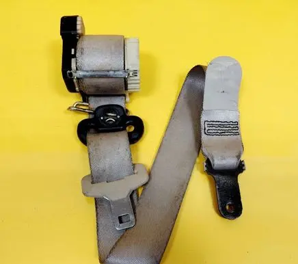 Ford Mondeo Mk III Front seatbelt 1S71F6129