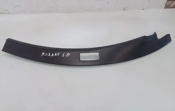Nissan Murano Z50 Rear/tail light trim molding 22063698
