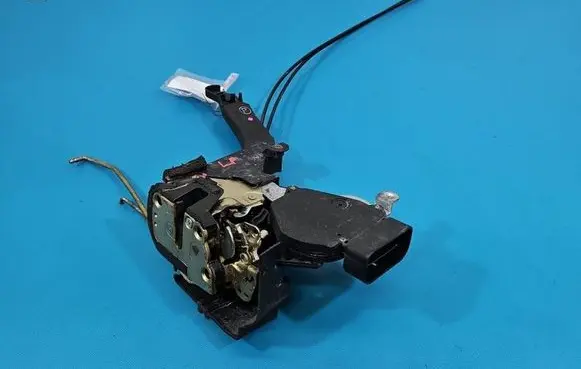 Toyota RAV 4 (XA20) Front door lock IMPRK1576903