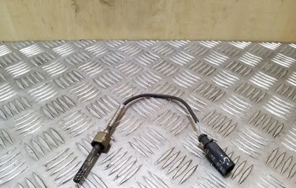 Volkswagen Golf IV Exhaust gas temperature sensor 036906088C