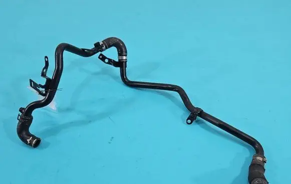 Engine coolant pipe/hose