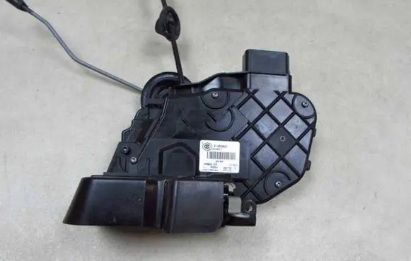 Volvo XC70 Rear door lock 31253921 43857