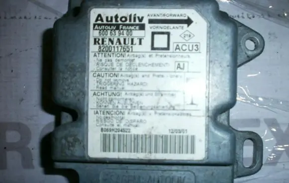 Renault Megane I Airbag control unit/module 8200117651 600639400
