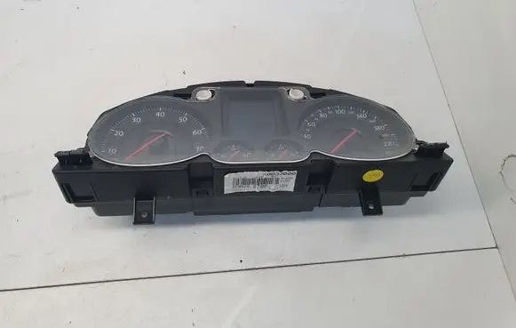 Volkswagen PASSAT B6 Speedometer (instrument cluster) 3C0920870P X0033000
