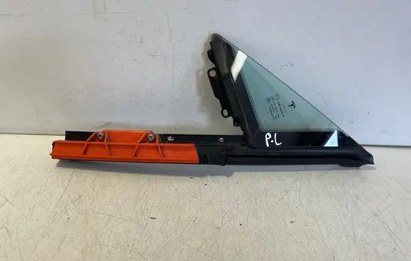 Tesla Model S Front door vent window glass four-door 1032610