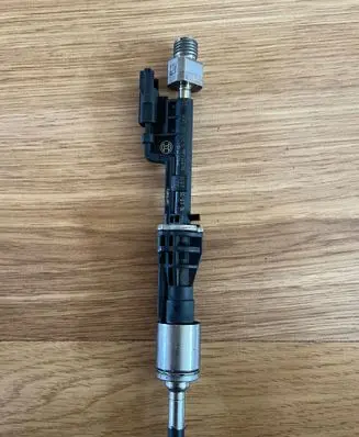 BMW 3 E90 E91 Fuel injector 7568607 13647568607 0261500063