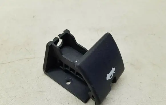Cadillac CTS Engine bonnet (hood) release handle