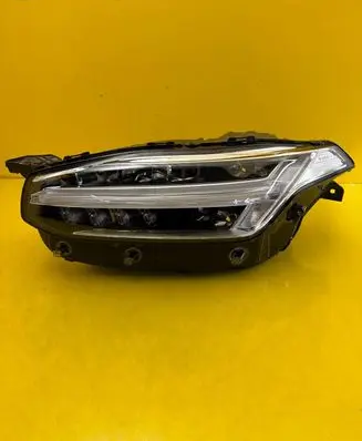 Volvo XC90 Headlight/headlamp 32338952