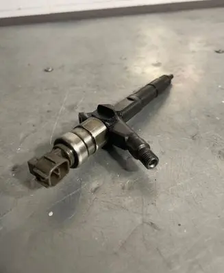 Nissan Primera Fuel injector 16600AU600 1661076000