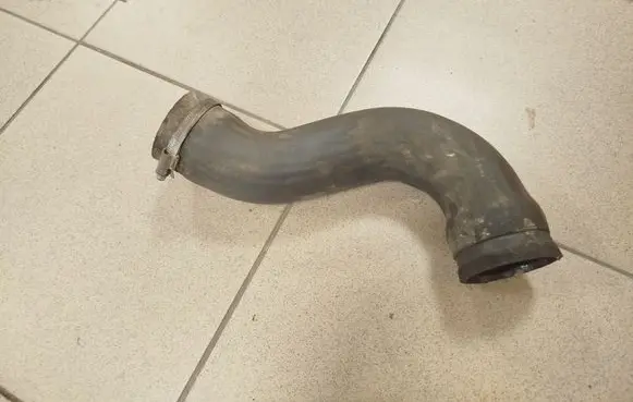 Intercooler hose/pipe