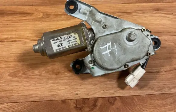 Hyundai Coupe Rear window wiper motor 987002C000 F00S2B2116