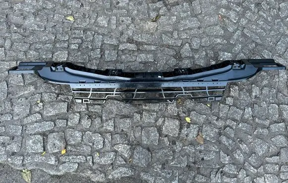 Rear bumper mounting bracket
