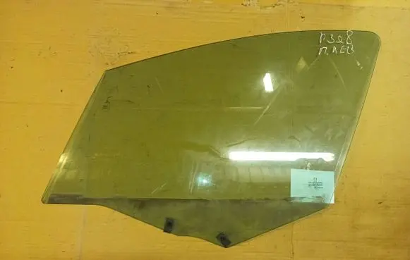 Peugeot 308 Front door window glass four-door