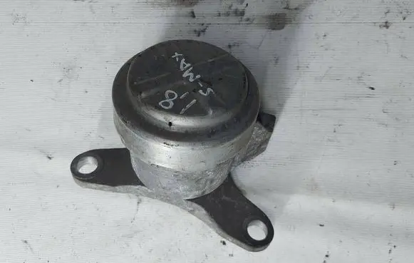 Engine mount bracket