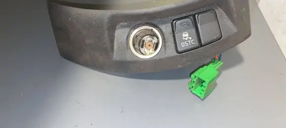 Volvo V50 ESP (stability program) switch 8691530 04W25T 19206