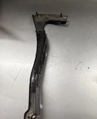 Audi A5 Sportback 8TA Fender mounting bracket 8T0821136A