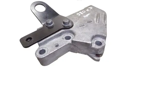 Volvo S80 Engine mounting bracket 9180996