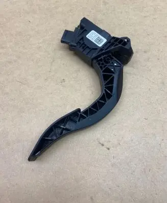 Audi Q7 4M Accelerator throttle pedal 8W1723523A