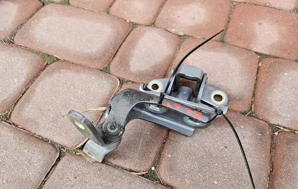Opel Zafira C Rear door lower hinge 