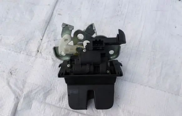 Audi A3 S3 8P Tailgate/trunk/boot lock/catch/latch 8K9827505A