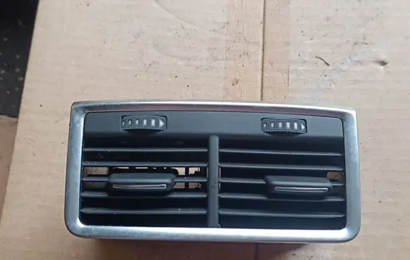 Audi Q7 4L Rear air vent grill 4L0819203