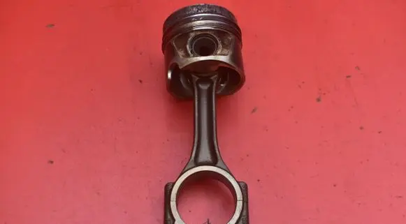 Volkswagen PASSAT B6 Piston 