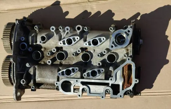 Volkswagen Golf VII Camshaft holder 04E103475CH EFC31B ADS9CU3