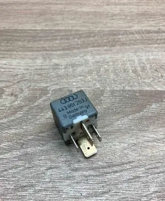 Audi A4 S4 B5 8D Other relay 443951253J 213