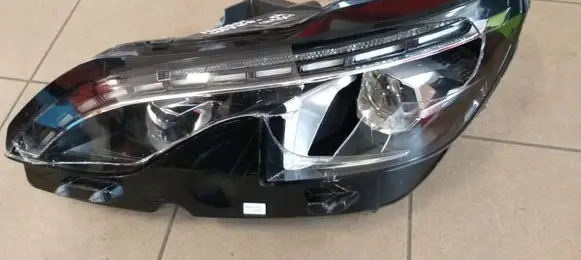 Peugeot 3008 II Headlight/headlamp 9826572680