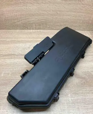 Volvo S60 Fuse box cover 9494211 08637726